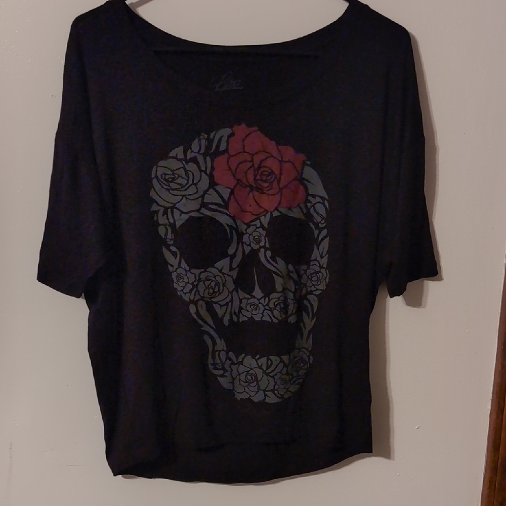 Lira Black Boxy Graphic Short Sleeve Tee